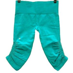 Lululemon Taryn Toomey Awakening Crop Leggings Size Turquoise Teal NWOT Size 4